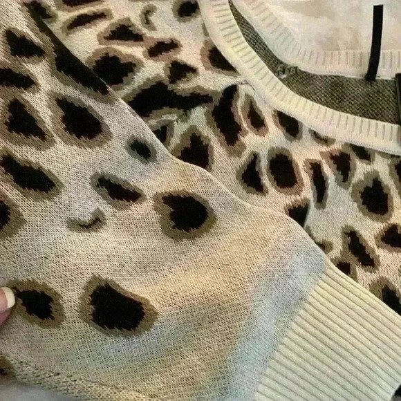 NWOT Guess Sweater - Picture 5 of 6